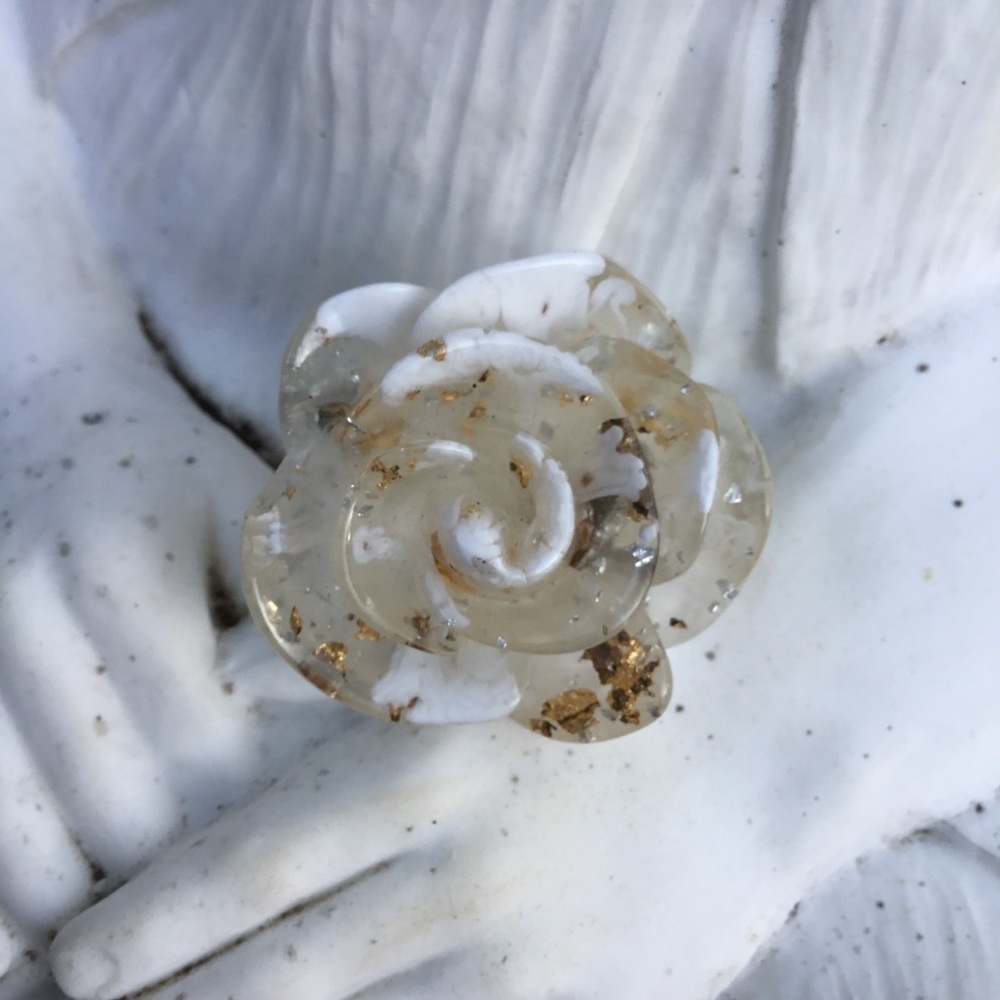 RETRO- Carved Lucite Floral Ring